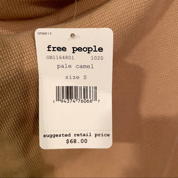 BRAND NWT 🏷️🏷️ FREE PEOPLE OFF SHOULDER LONG SLEEVE TOP SIZE SMALL PALE CAMEL - Picture 2 of 6